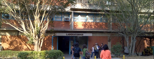 Edificio de Laboratorios is one of สถานที่ที่ Oscar ถูกใจ.