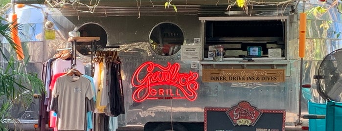 Garbo's Grill is one of DD & D's.