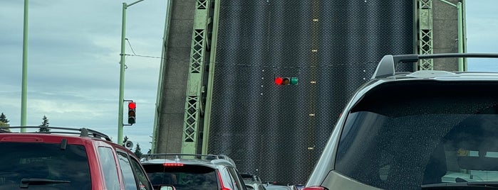 Ballard Bridge is one of Places to get stuck in traffic.