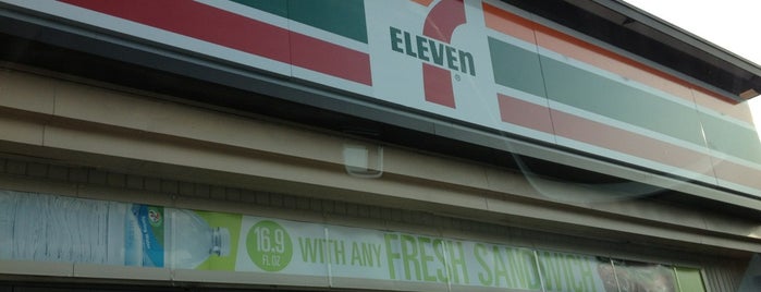 7-Eleven is one of Orte, die Zachary gefallen.