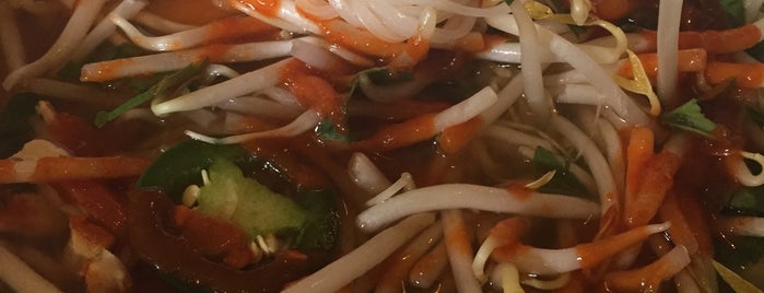 Pho 18 is one of Lugares favoritos de Sree.