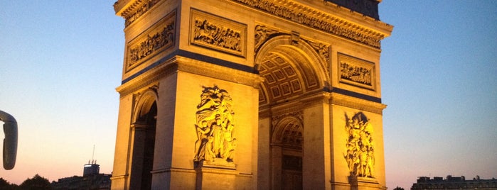 Триумфальная арка is one of Paris.