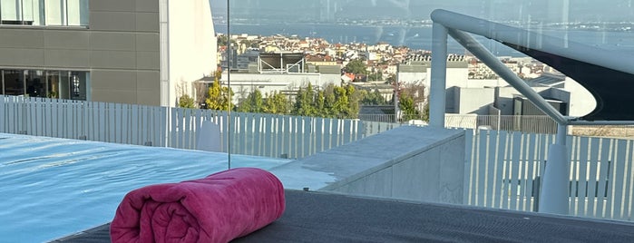 Pool - EPIC SANA Lisboa is one of Lisbon - Rooftops & gardens.