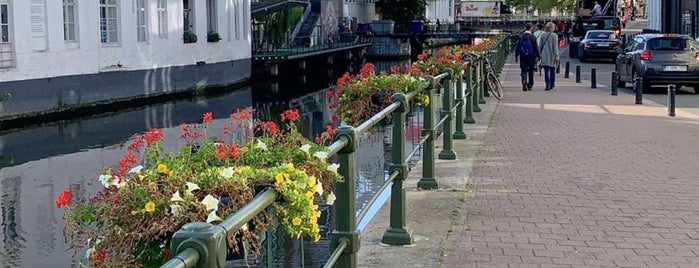 Florist Maenhaut is one of สถานที่ที่ Yannovich ถูกใจ.