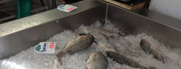 Johnnys Fish Market is one of Augusta.