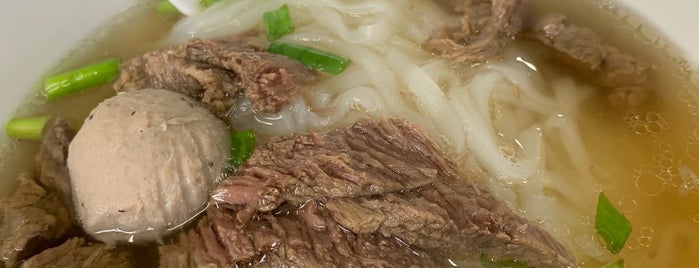 章记牛腩粉 is one of 大馬美食.