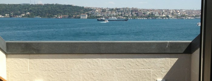 Shangri-La Bosphorus is one of Lieux qui ont plu à Tuna.