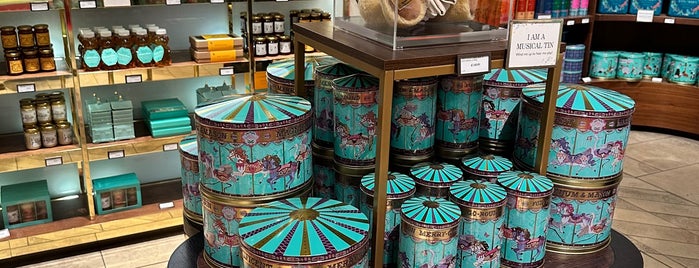 Fortnum & Mason is one of Best grocery / mercados.