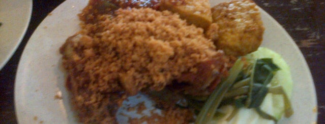Ayam Penyet Ria is one of 100% Makanan Halal (MySelera.com).