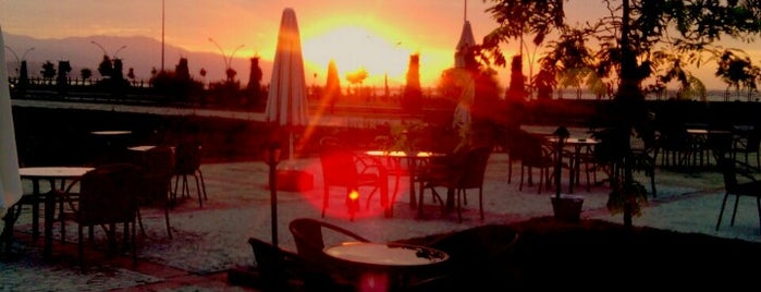 Poyraz Cafe & Restaurant is one of Posti che sono piaciuti a Ömer.