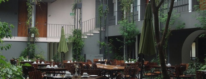 Flor de Mayo Hotel & Restaurant is one of Tempat yang Disukai TglPtrn.