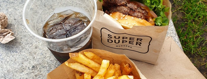 Super Duper Burgers is one of Je-Lyoung 님이 좋아한 장소.