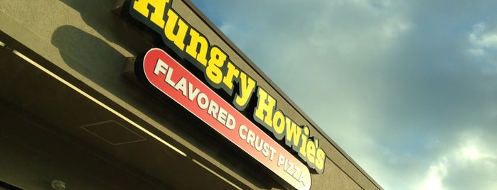 Hungry Howie's Pizza is one of สถานที่ที่ Kristin ถูกใจ.