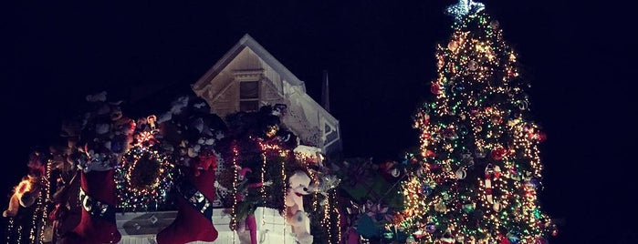 Tom & Jerry Christmas Tree Display is one of San Francisco To Do List.