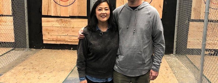 Thunderbolt Chicago Axe Throwing is one of Stephanieさんのお気に入りスポット.
