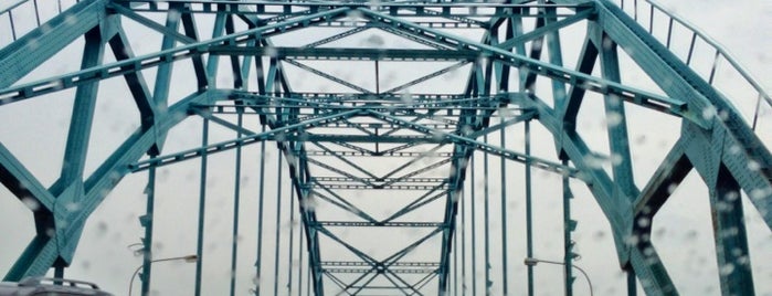 Мост через Москву-реку на Новорязанском шоссе is one of Вероникаさんのお気に入りスポット.