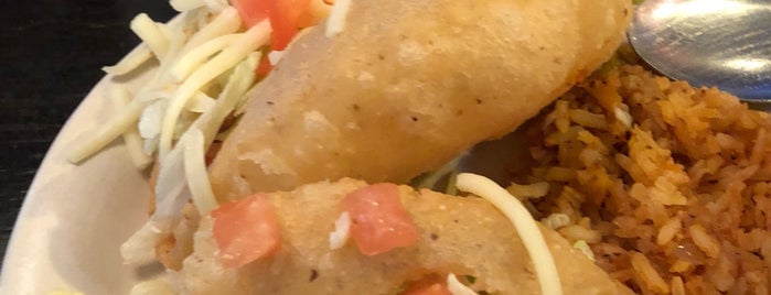 Henry's Puffy Tacos & Cantina is one of Lugares favoritos de Sam.