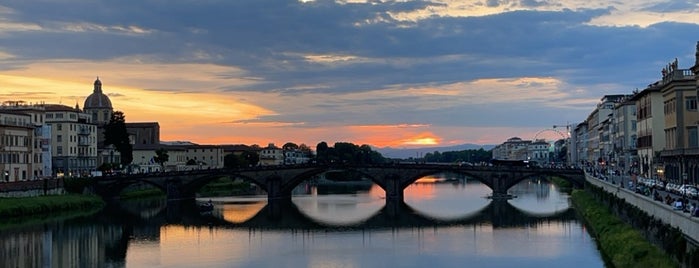 Ponte Vespucci is one of Pisa🥂.