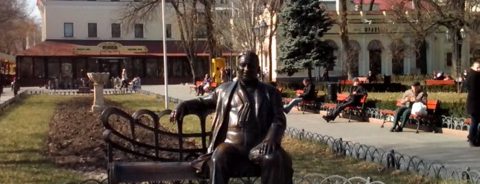Памятник Леониду Утёсову is one of Онлайн-путеводитель по Одессе- Odessa Online Guide.