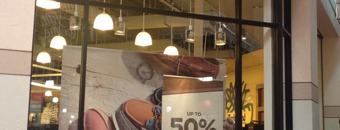 Timberland Factory Store is one of Locais curtidos por Hakan.