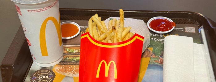 McDonald's & McCafé is one of YummyPlaza Grand Rama 9.