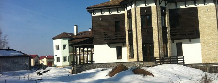 Family Club Village is one of Locais curtidos por Aleksandr.
