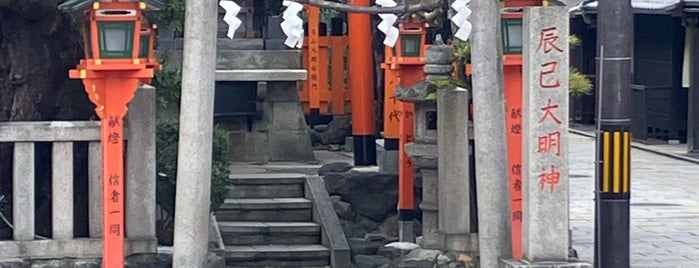 辰巳大明神 is one of Japonya.