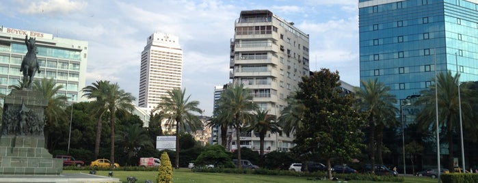 Mövenpick Hotel Izmir is one of Gittiğim yerler.