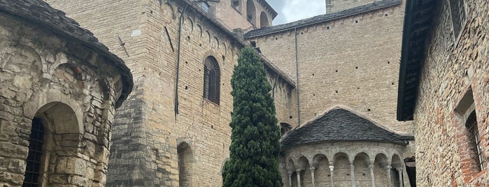Basilica di Santa Maria Maggiore is one of Bergamo.