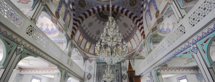 Karaderviş Ağa Bakırköy Çarşı Camii is one of Gül: сохраненные места.