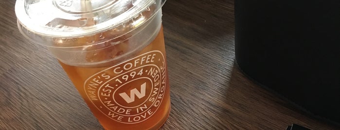 Wayne’s Coffee is one of Orte, die Kenneth gefallen.
