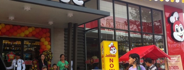 Jollibee is one of Enricoさんのお気に入りスポット.