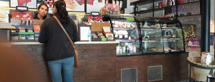 Starbucks is one of สถานที่ที่ Karen M. ถูกใจ.