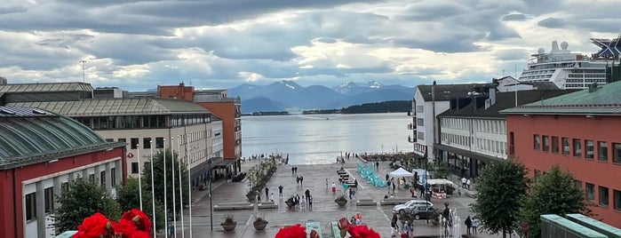 Molde is one of Norske byer/Norwegian cities.