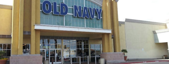 Old Navy is one of Tempat yang Disukai Heather.