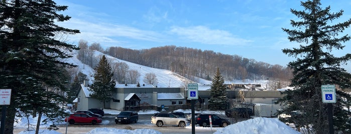 Horseshoe Valley Resort is one of Snowboard.
