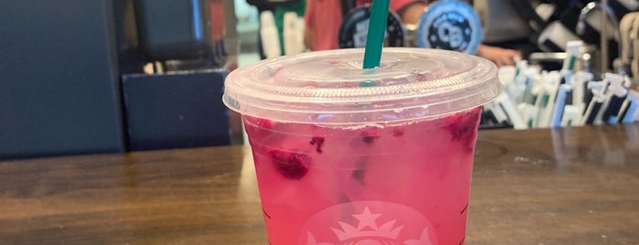 Starbucks is one of Guyさんのお気に入りスポット.