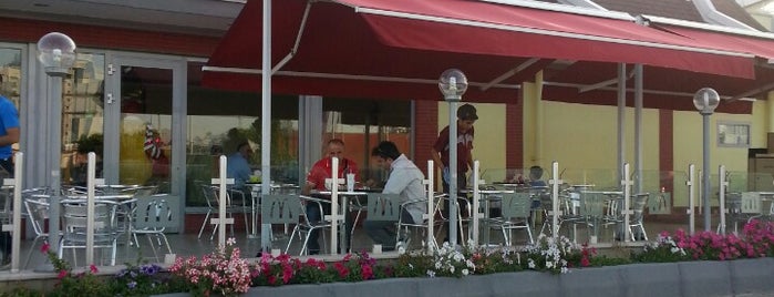 McDonald's is one of Lieux qui ont plu à Deniz.