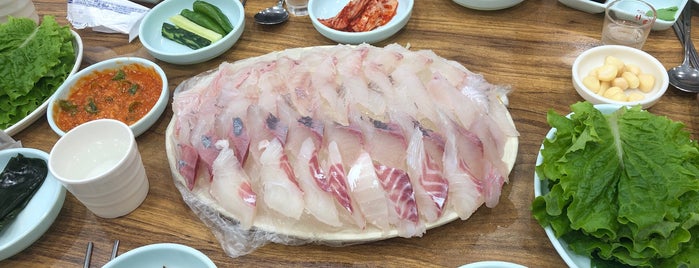 백선횟집 is one of seafood.