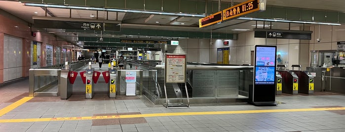 MRT Daqiaotou Station is one of 台北捷運車站 Taipei MRT Station.