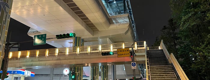 MRT Donghu Station is one of 台北捷運車站 Taipei MRT Station.