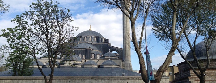 Tophane Tramvay Durağı is one of Lugares favoritos de Mehmet Koray.