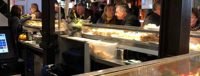 Mercado de San Miguel is one of Tempat yang Disukai Dilek.