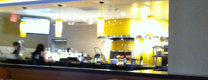 California Pizza Kitchen is one of Lugares favoritos de Shannon.