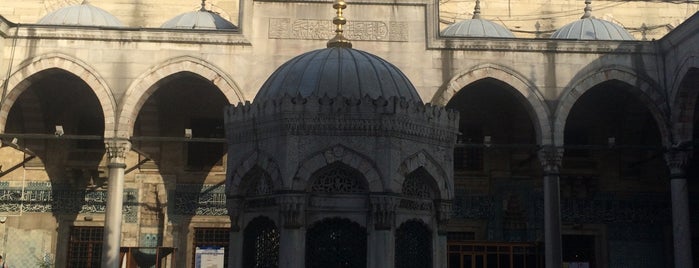 Mezquita Nueva is one of Istanbul.