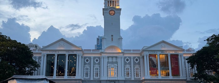 Victoria Theatre & Victoria Concert Hall is one of Andrew : понравившиеся места.