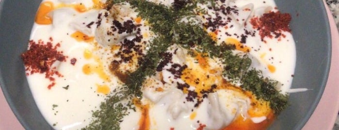 Öğrenci İşleri Mantı & Gözleme Cafe is one of Posti che sono piaciuti a Muazzez.