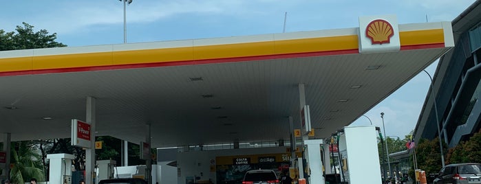 Shell Petrol Station is one of Orte, die Jeremy gefallen.