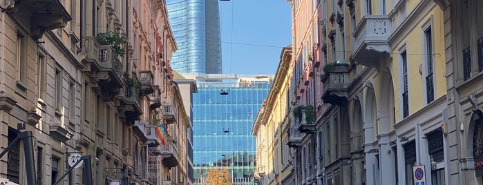 Milano 3 City is one of aquila.