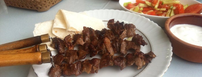 Cağ Kebabı Acıbadem is one of Yemek ve otellerde en iyiler.
